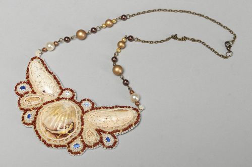 Collier en perles de rocaille et pierres naturelles Crabe du désert - MADEheart.com