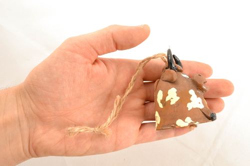 Сampanello fatto a mano di argilla pendente in ceramica a forma di mucca  - MADEheart.com