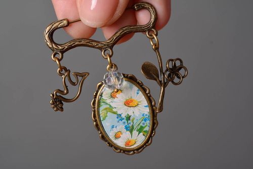 Broche artesanal con estampado en resina epoxi decoupage accesorio para ropa - MADEheart.com