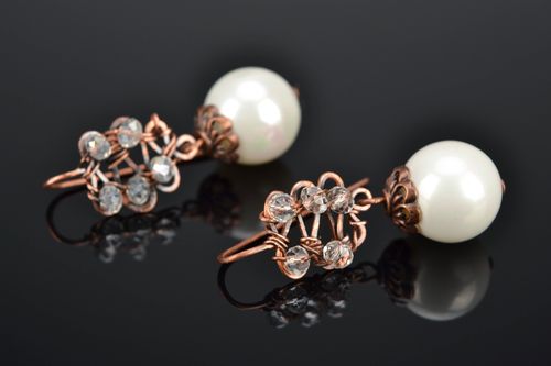 Copper earrings with crystal and pearl-like beads - MADEheart.com