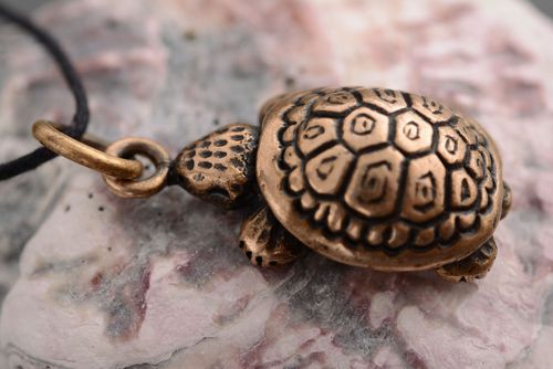 Bronze pendant Turtle - MADEheart.com