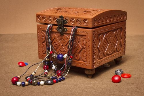 Carved jewelry box - MADEheart.com