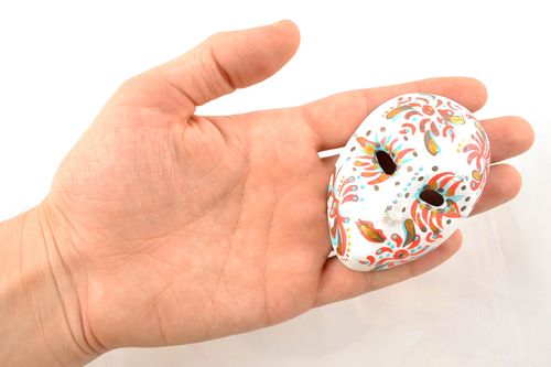 Dekorative Maske aus Ton - MADEheart.com