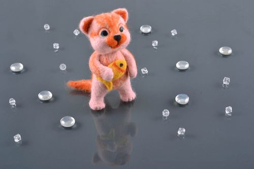 Rosa Kuscheltier Kater in Walken Technik  - MADEheart.com