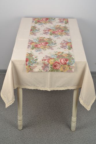 Раннер на стол из хлопка и полиамида с цветочным принтом - MADEheart.com