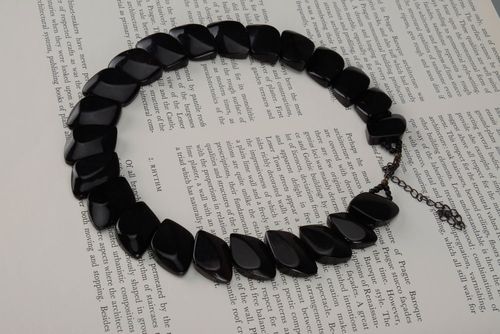 Dark necklace made of horn - MADEheart.com