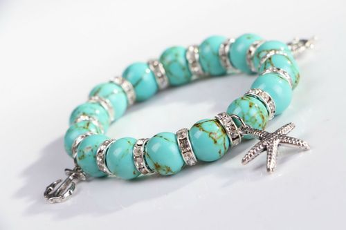 Bracelet with turquoise and pendants on elastic band - MADEheart.com