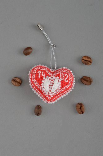 Porte-clefs en forme de coeur en canevas avec broderie fait main rouge - MADEheart.com