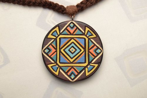 Round wooden pendant - MADEheart.com