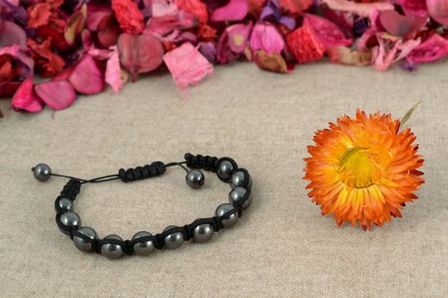 Gray bead bracelet - MADEheart.com