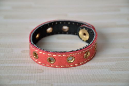 Leather bracelet with button rivets - MADEheart.com