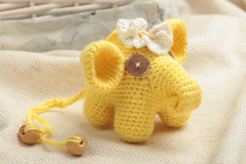 Lustiges gelbes gehäkeltes schönes kleines handgemachtes Kuscheltier Elefant - MADEheart.com