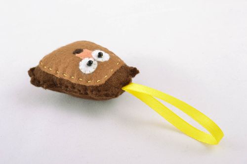 Poupée à suspendre Hérisson faite main - MADEheart.com