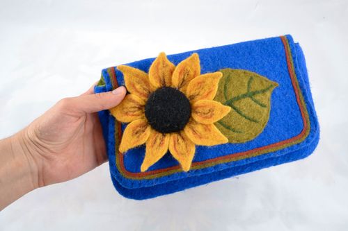 Blaue Clutch aus Wolle - MADEheart.com