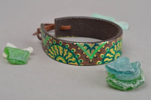 Bracelet cuir naturel Bijou fait main marron peint vert Accessoire femme - MADEheart.com
