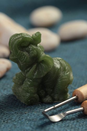 Handmade Deko kleine Dekofigur Haus Dekoration Deko Elefant aus Polymerharz - MADEheart.com