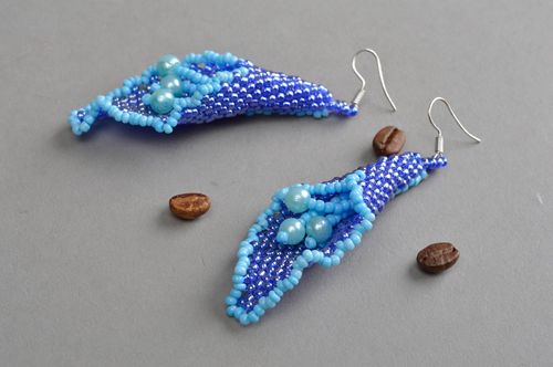 Stylish handmade beaded earrings fashion accessories bead weaving ideas - MADEheart.com