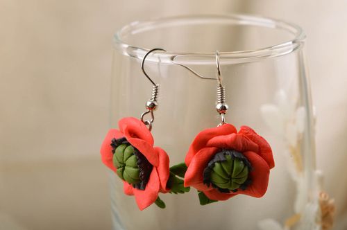 Pendientes de porcelana fría artesanales con amapolas rojas florales - MADEheart.com