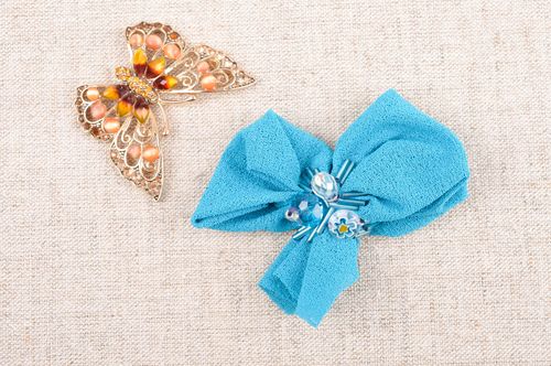 Брошь ручной работы голубая бижутерия брошь украшение из ткани с бисером - MADEheart.com