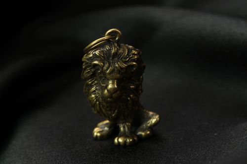 Anhänger aus Bronze Löwe - MADEheart.com