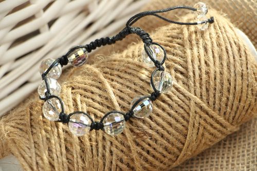 Bracelet made ​​of rock crystal - MADEheart.com