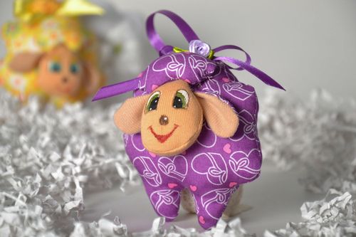 Suspension déco en tissu Mouton violet - MADEheart.com