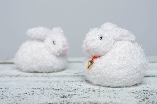 Gestricktes Kuscheltier Hase - MADEheart.com