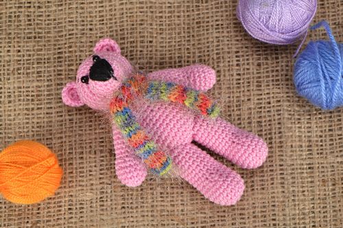 Crochet bear with a scarf - MADEheart.com