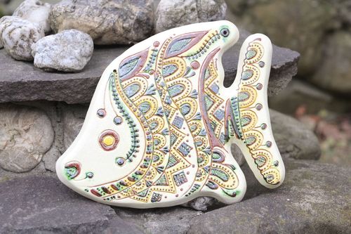 Pingente de cerâmica de parede na forma de peixe - MADEheart.com