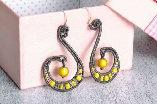Brincos com contas artesanais - MADEheart.com