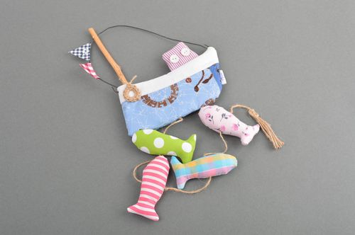 Baby Mobile fürs Bett handgemachtes Geschenk Mobile mit Fischen Deko Anhänger - MADEheart.com