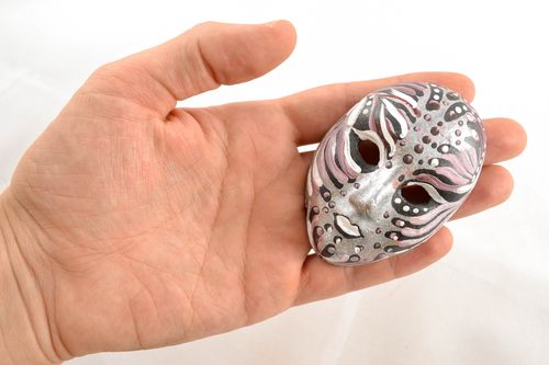 Maschera in argilla fatta a mano elemento decorativo dautore originale - MADEheart.com