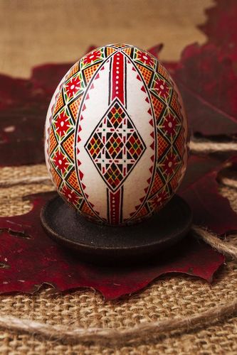 Huevo de Pascua pintado hecho a mano  - MADEheart.com