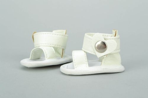 Sandálias brancas para bonecas sapatos de boneca artesanais - MADEheart.com