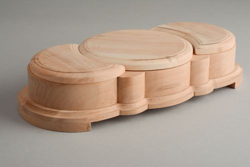 Coffret en bois brut avec trois sections - MADEheart.com