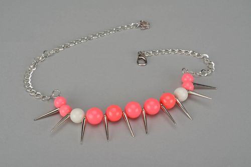 Necklet made of metal and beads - MADEheart.com