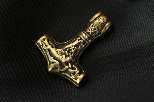 Pingente de bronze feito à mão Martelo de Thor - MADEheart.com