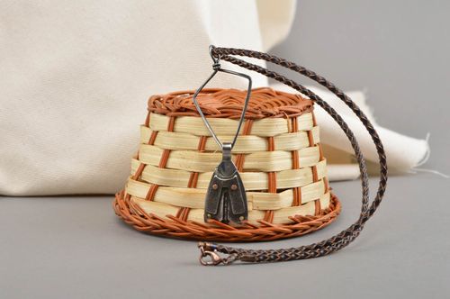 Stilvoller eleganter handgemachter Anhänger aus Metall kleiner Falter - MADEheart.com