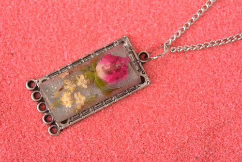 Pendentif rectangulaire Bijou fait main avec fleurs séchées Accessoire femme - MADEheart.com