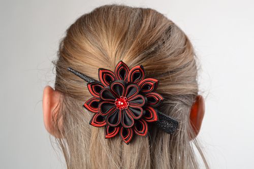 Black and red designer kanzashi flower hair clip hand made of satin and rep ribbons - MADEheart.com