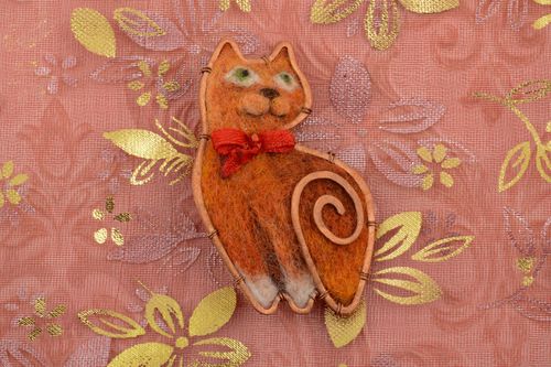 Unusual felted brooch cat shape handmade brooch designer gift for women - MADEheart.com