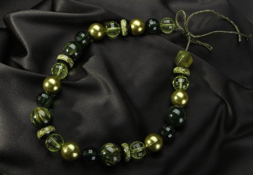 Green necklace - MADEheart.com