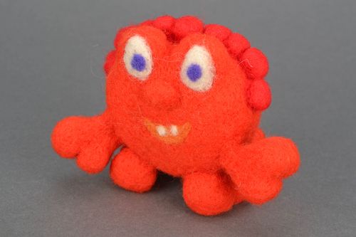 Designer wool toy in the shape of little crab - MADEheart.com