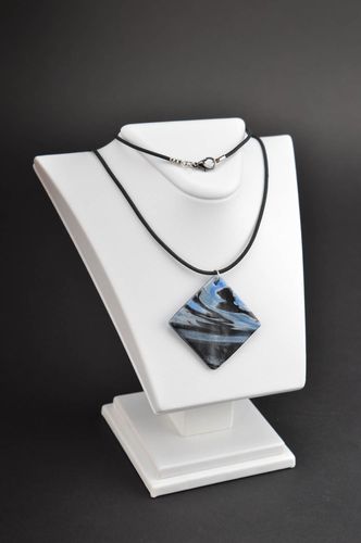 Colgante hecho a mano de diseño inusual regalo original accesorio para mujer  - MADEheart.com