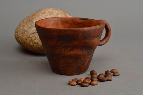 Tasse en argile faite main marron avec petite anse design original écologique - MADEheart.com