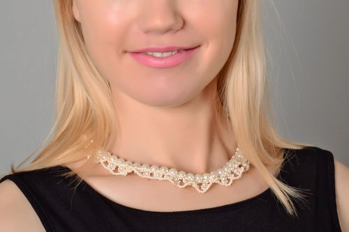 Colar de miçangas branco feito à mão  - MADEheart.com