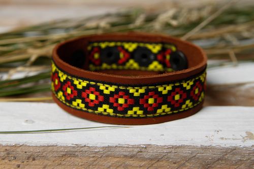 Bracciale in pelle fatto a mano braccialetto di moda accessorio originale - MADEheart.com