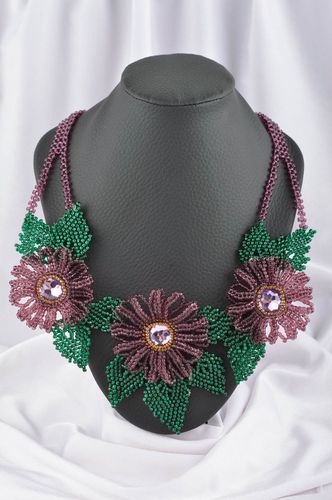 Collana di perline fatta a mano originale bigiotteria da donna fiore viola  - MADEheart.com