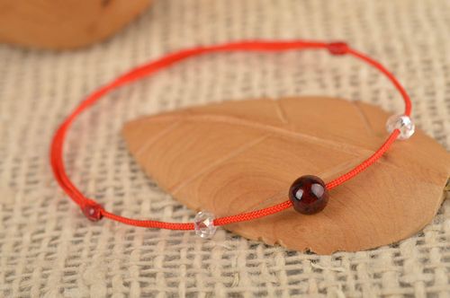 Pulsera de hilo rojo hecha a mano accesorio de moda bisutería de mujer - MADEheart.com