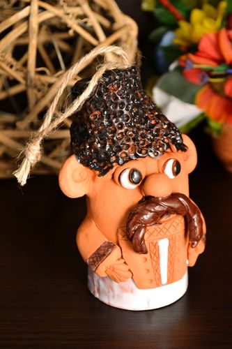 Campanello dautore in ceramica fatto a mano a forma di cosacco baffuto - MADEheart.com